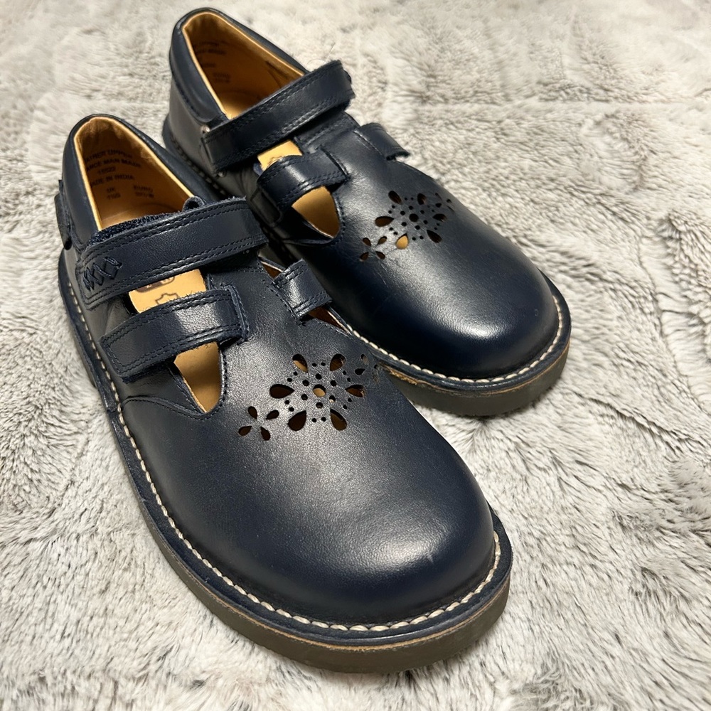 NWT Clarks Girls Navy Star Beam Flats Size 2W Leather Mary Janes NEW NWOB